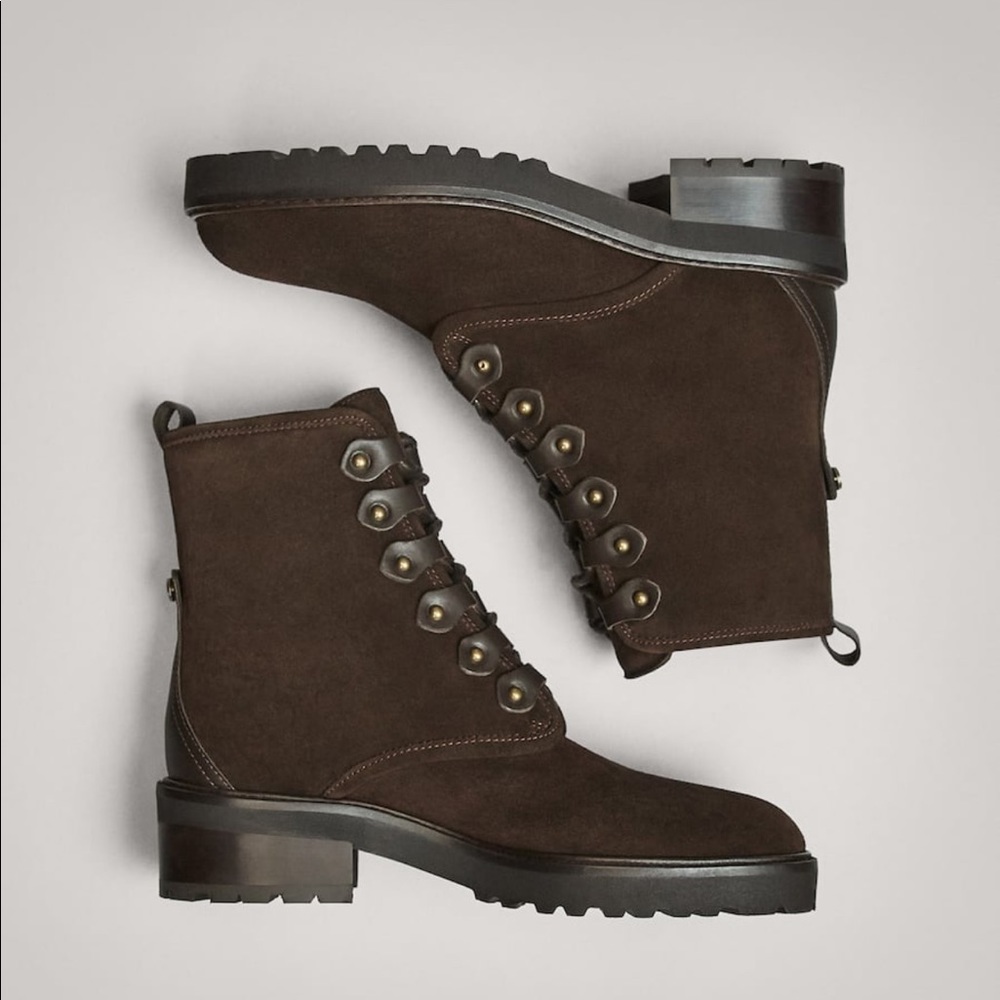 Flat lace-up ankle boots